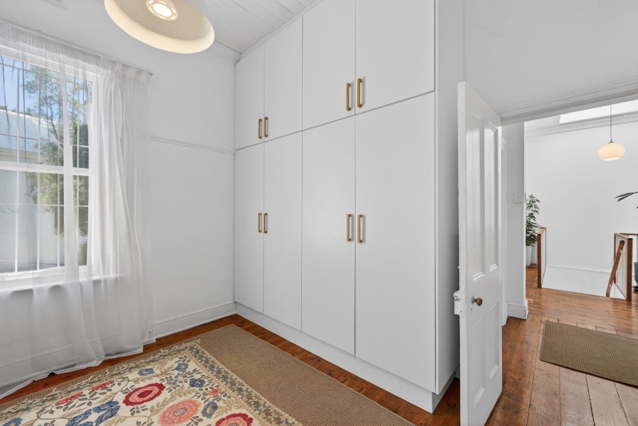 4 Bedroom Property for Sale in Oranjezicht Western Cape